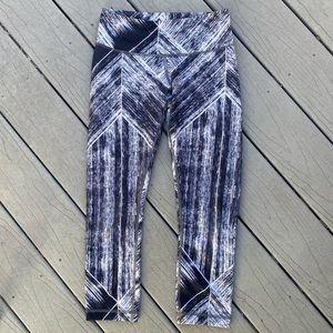 LULULEMON Black & White Graphic Print